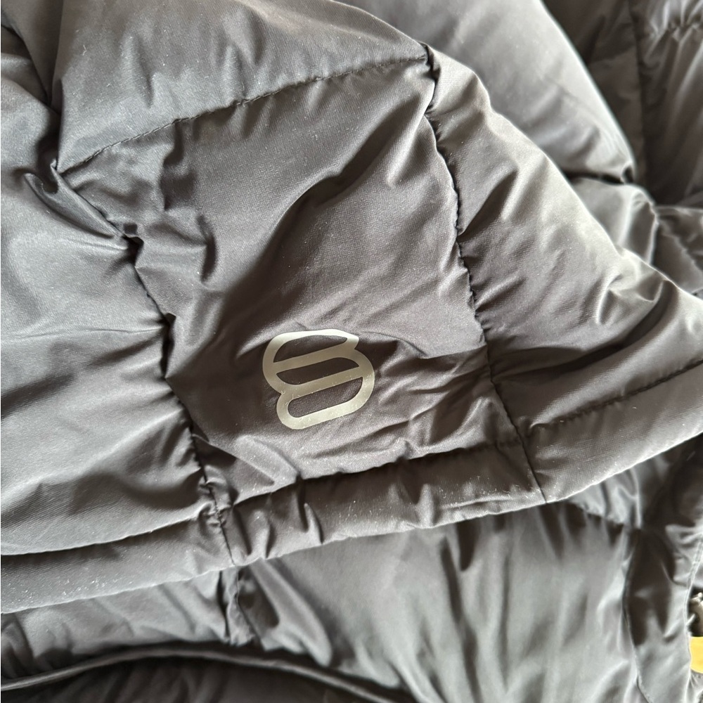 Aritzia Super Puff Jacket - Picture 7 of 7